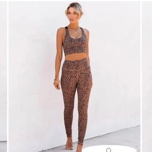 Vici cheetah workout set. XS sports bra S leggings. Never worn